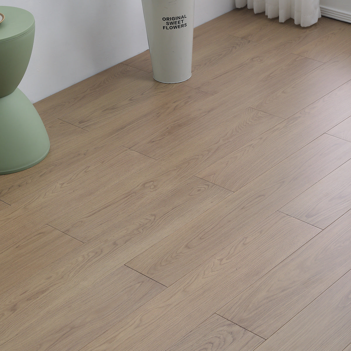 8128 Modern Solid Wood Floor